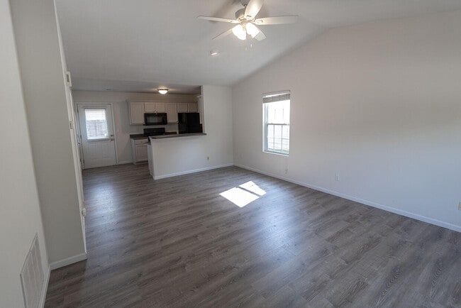 Building Photo - 3310 E St Charles Rd