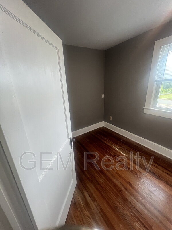 Building Photo - 349 White Oak Rd