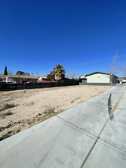 Building Photo - 15484 5th St