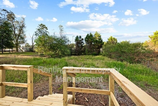 Building Photo - 2423 Circle Dr