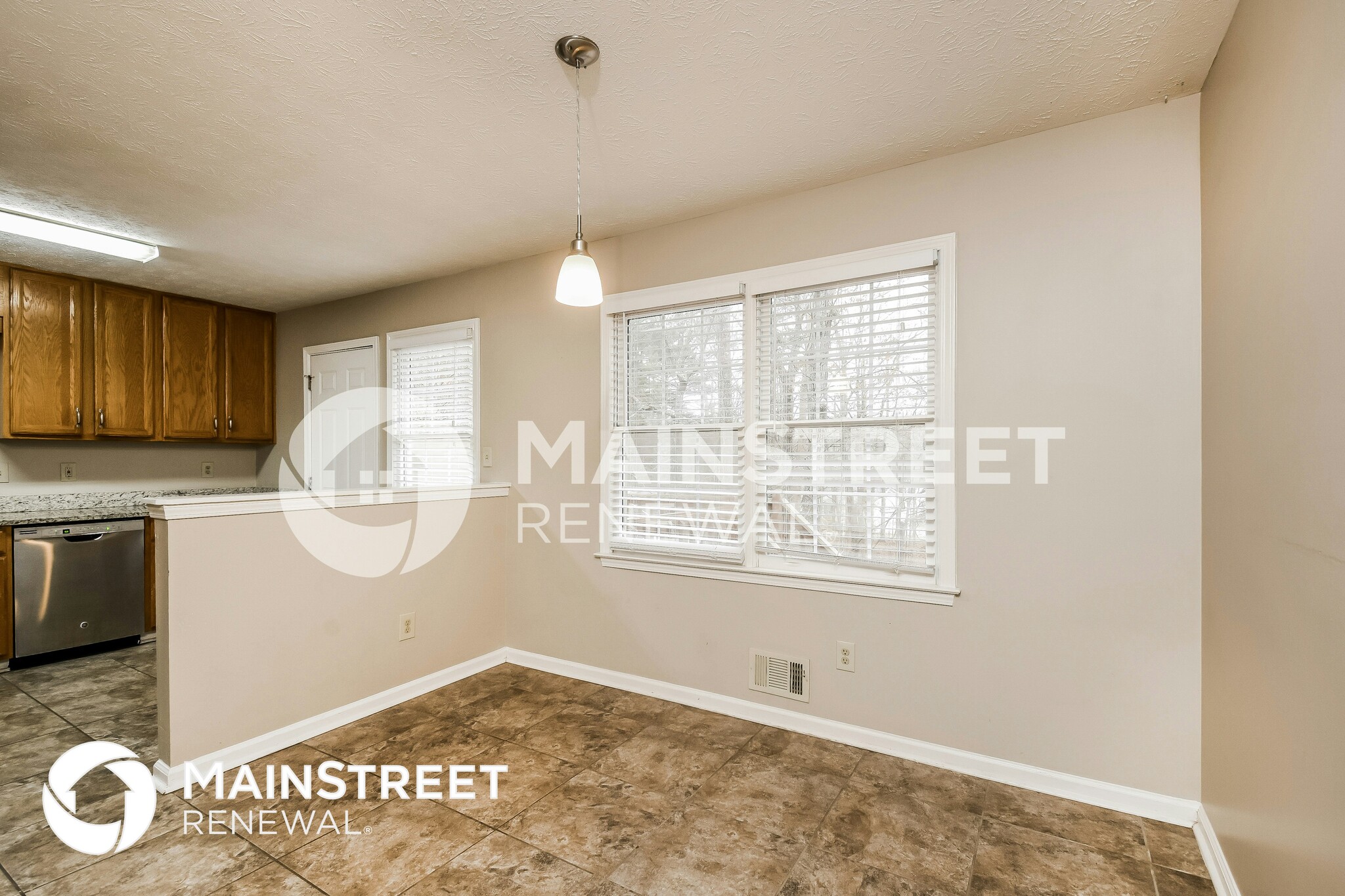 Building Photo - 475 Robin Hood Dr