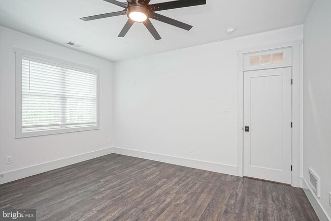 Building Photo - 1208 Cedar Ave