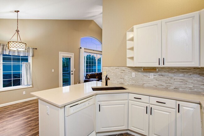 Building Photo - Stunning Updated Patio Home in Highland Me...