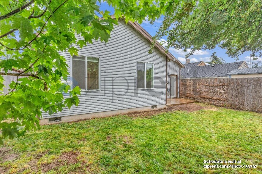 Building Photo - 4451 SE 117th Ave