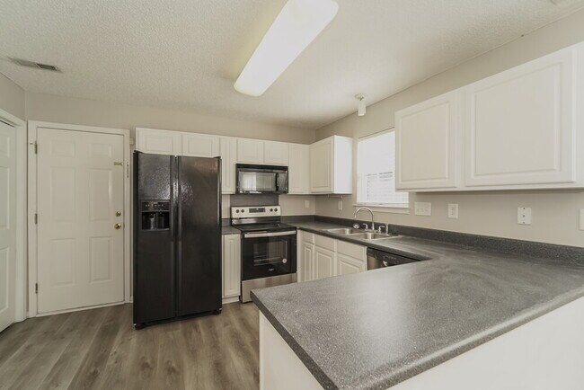 Building Photo - 9612 Ashlyn Elizabeth Ct