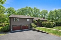 Building Photo - 10 Stonewood Dr