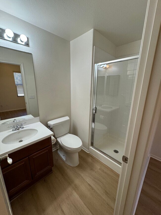 Building Photo - 4 Bedroom + Utility Room / 3.5 Bath Home F...