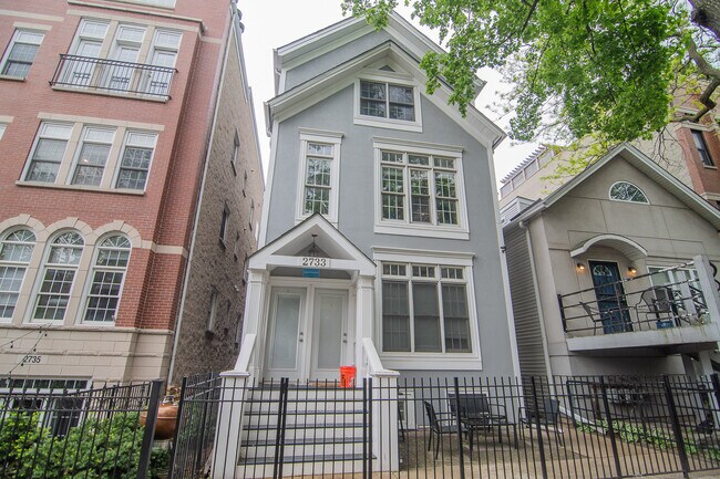 Building Photo - 2733 N Wayne Ave