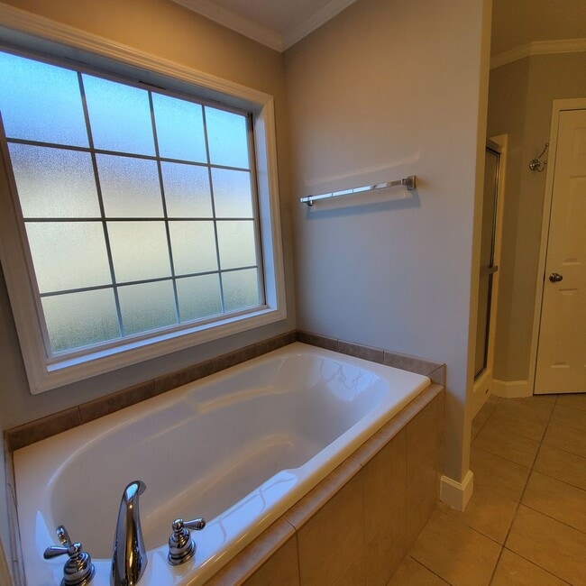 Building Photo - Elegant 3/2 Home in Highlands - Your Georg...