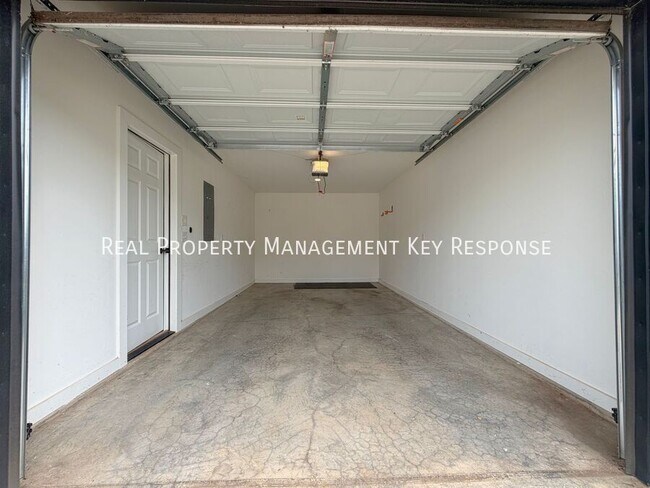 Building Photo - 213 Emmett Dr