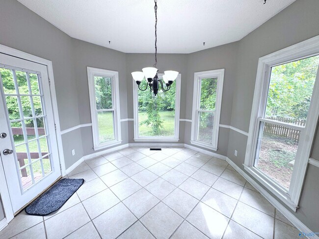 Building Photo - 192 Rosecliff Dr
