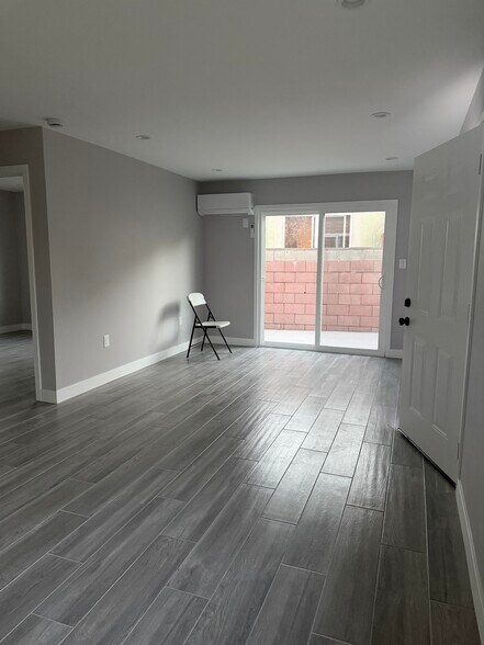 Living room - 7849 Clybourn Ave