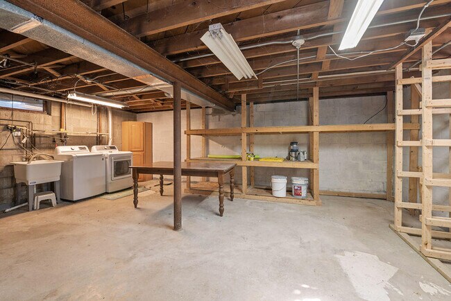 Building Photo - N1033 Co Rd K