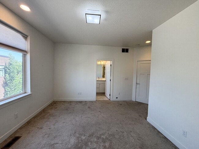 Building Photo - 3883 Komenda Ct