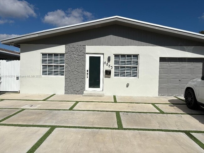 Building Photo - 6865 SW 42nd St