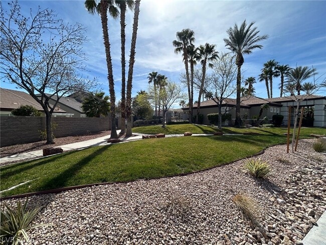 Building Photo - 907 Majestic Oak St