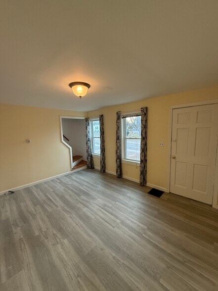 Living room - 56 House St