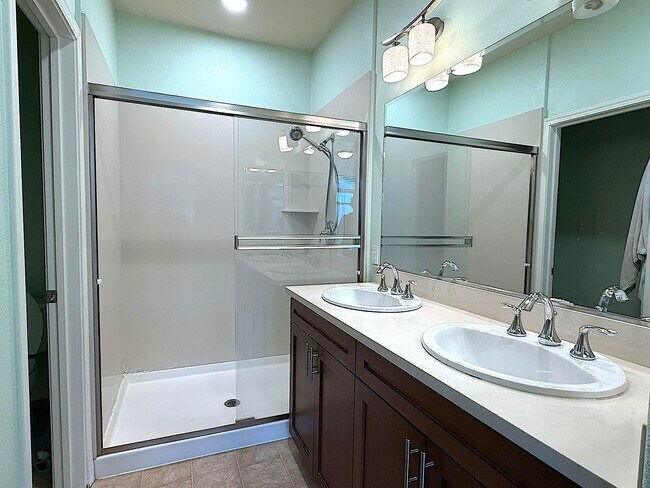 Building Photo - 756 Grandview Terrace