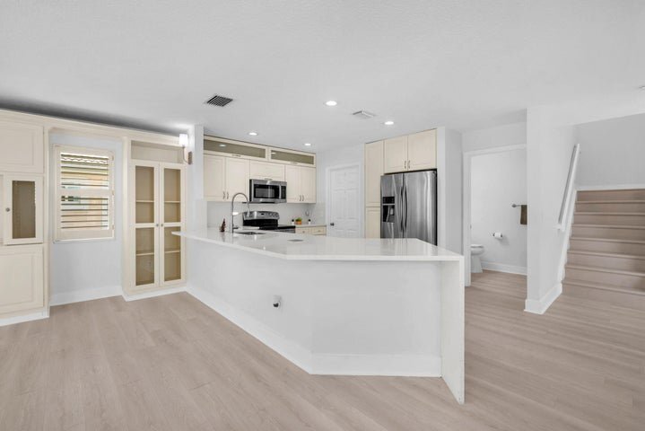 Building Photo - 1343 Lake Breeze Dr