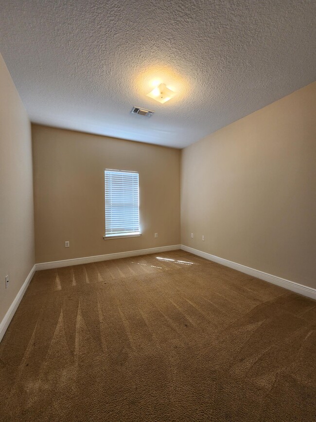 Building Photo - 6320 Luckey Ln