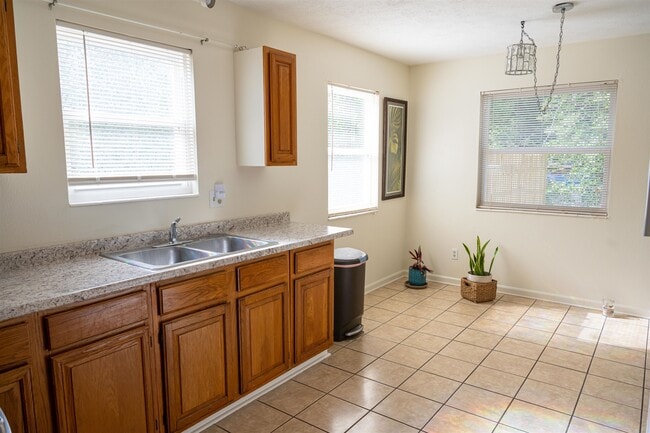 Building Photo - 3422 Orlando Dr