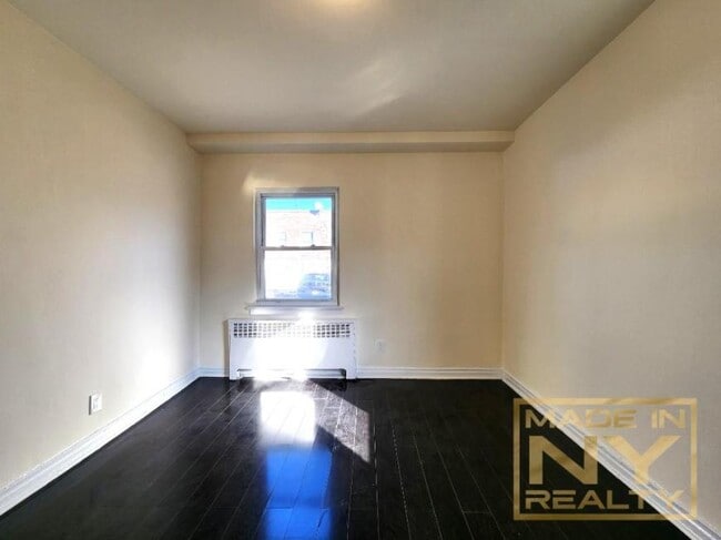 Building Photo - 2 bedroom in BAYSIDE NY 11361