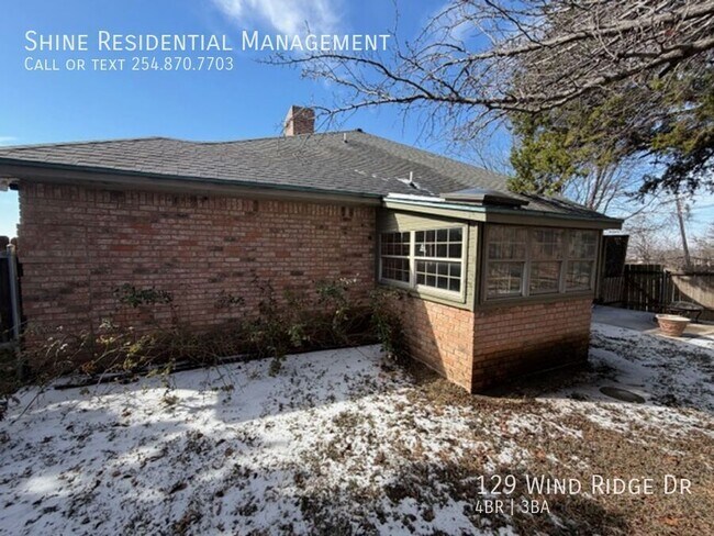 Building Photo - 129 Wind Ridge Dr