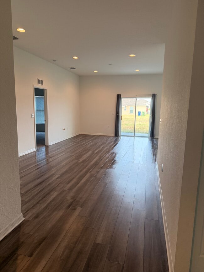 Building Photo - 281 Arbuthnot St