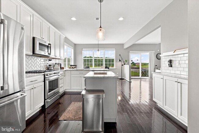 Building Photo - 209 Riding Path Dr