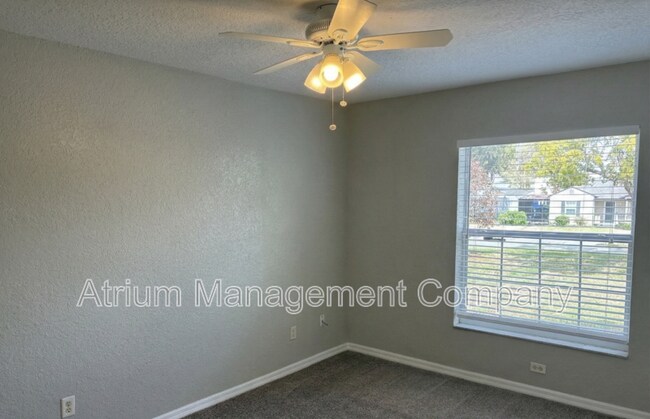 Building Photo - 116 W 19th St