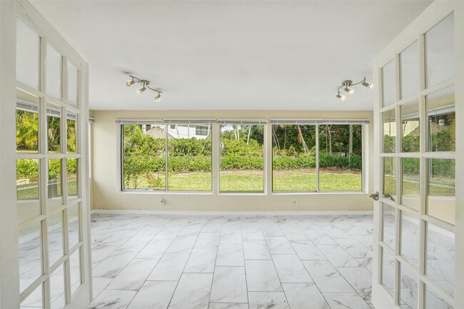 Building Photo - 249 NW 4th Diagonal