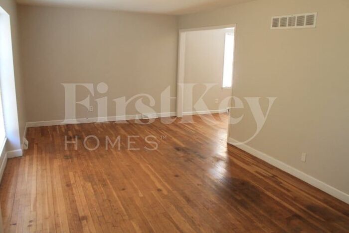 Building Photo - 13110 Donnelly Ave