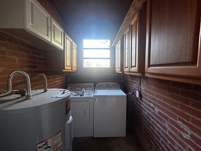 Building Photo - 2113 Hagan Dr