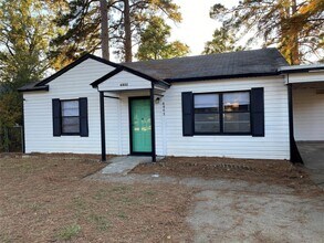 Building Photo - Sunset Acres Beauty