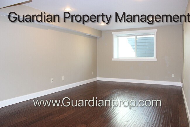 Building Photo - Renovated Side By Side Town Home, 2 Full baths, 2 Full Garage Spaces, Video Walk Through
