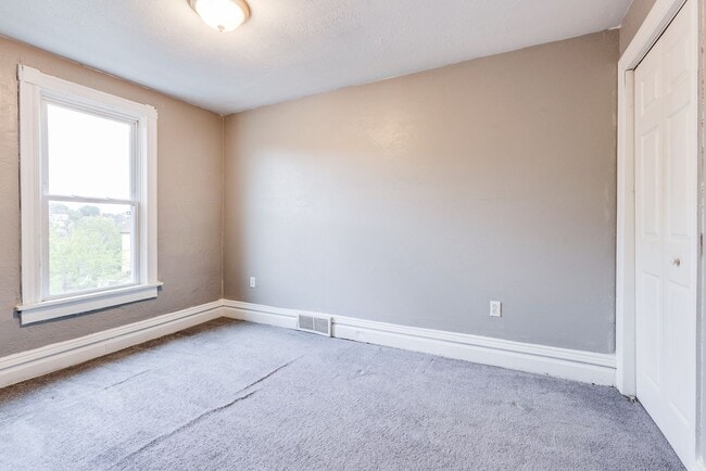 Building Photo - Available MAY 2026  - Private 2 Bedroom Home w/ Large Deck!