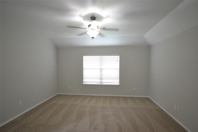 Building Photo - 228 Falcon Ln