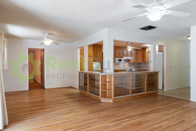 Building Photo - Call to schedule a showing at 505-808-6467