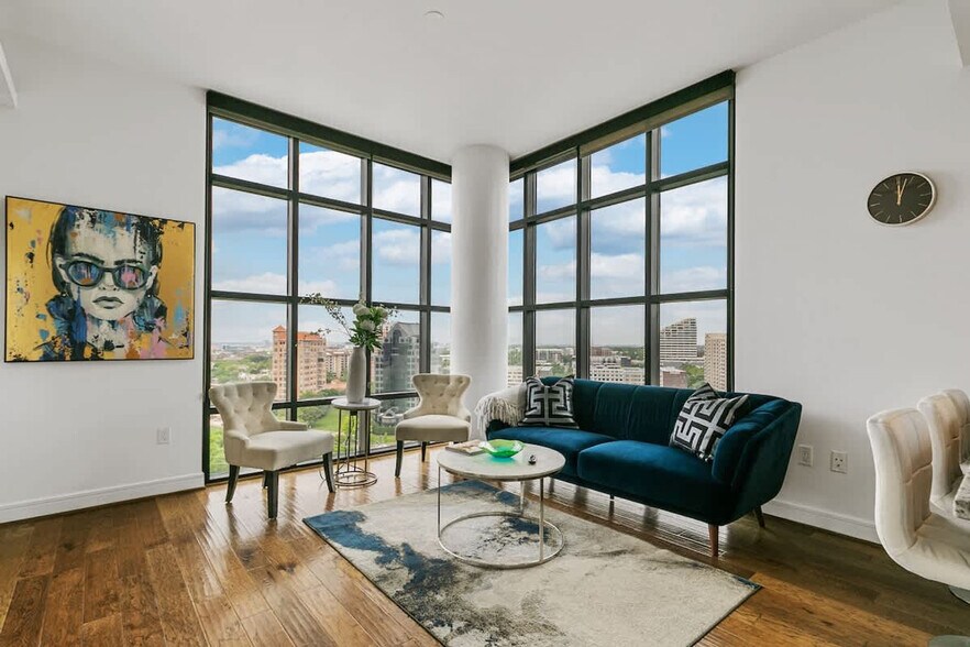 Primary Photo - 101 Bowen St