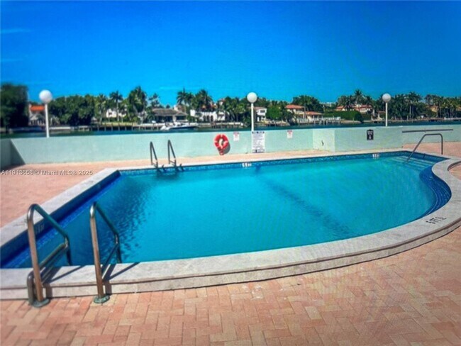 Building Photo - 5838 Collins Ave