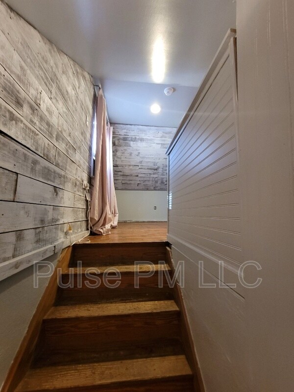 Building Photo - 2222 Oakland Ave