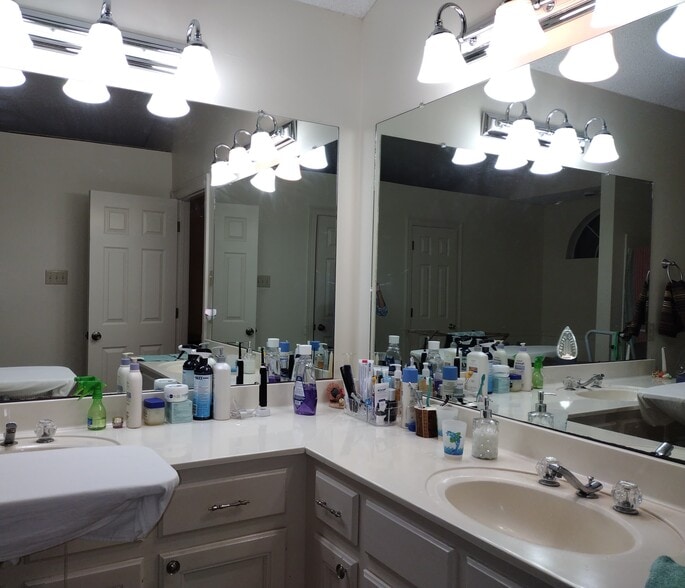 Building Photo - 5344 River Meadow Dr