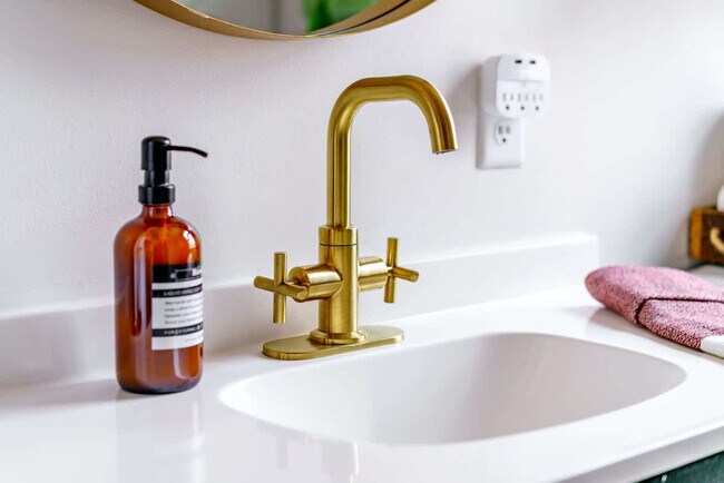 Building Photo - 241 W Water St