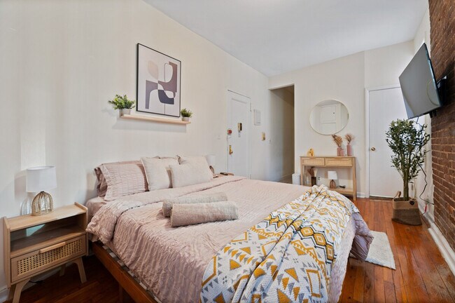 Building Photo - 1762 2nd Ave