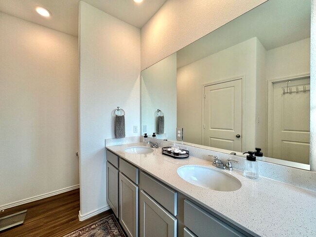 Building Photo - 3/BR 2/BA Home with Modern Comforts and a ...