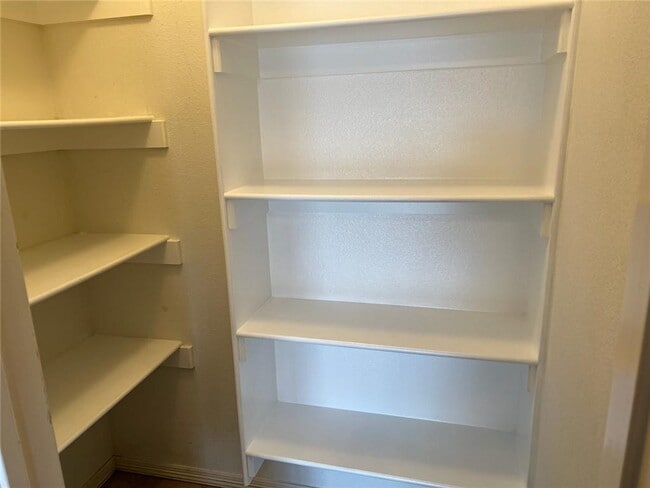 Building Photo - 3101 Brushwood Ave