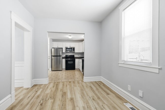 Building Photo - 7148 Kensington Ave