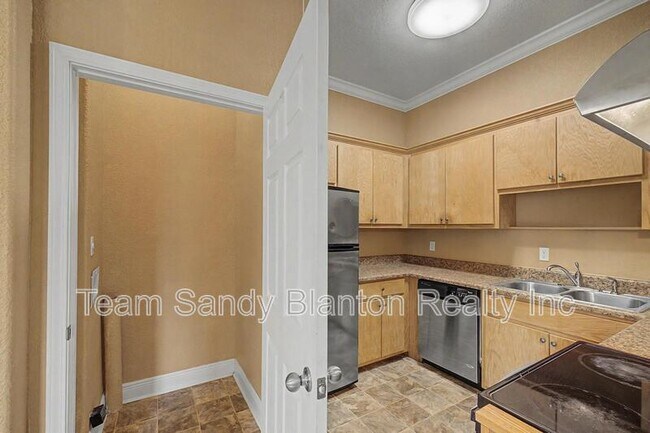 Building Photo - 542 S 72nd Ave