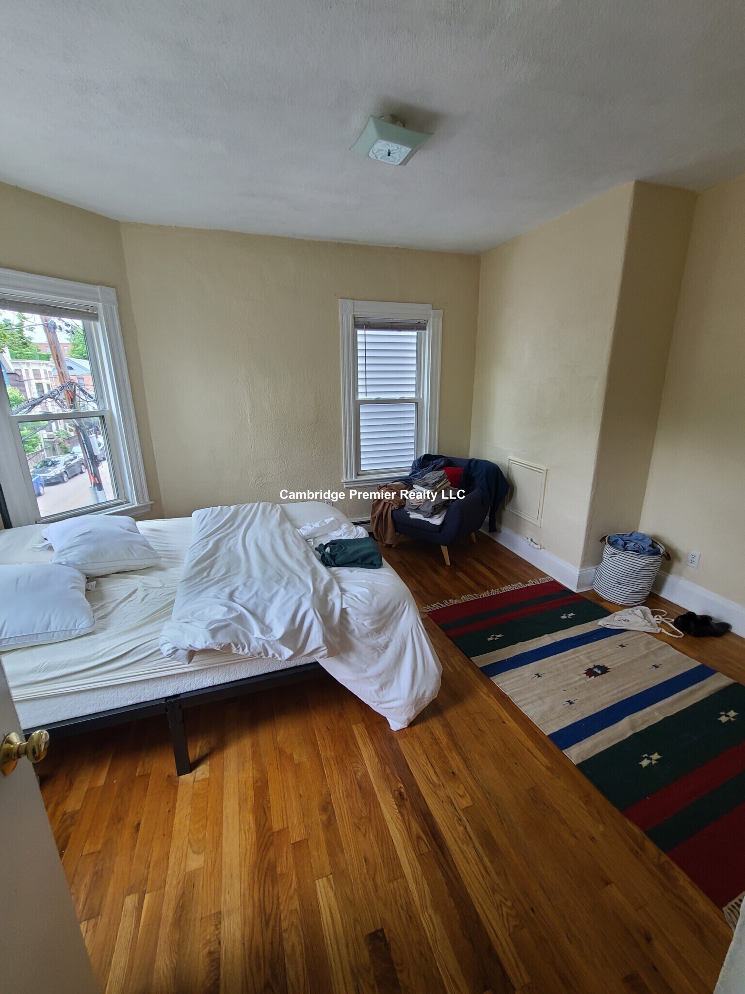 Building Photo - 118 Elm St