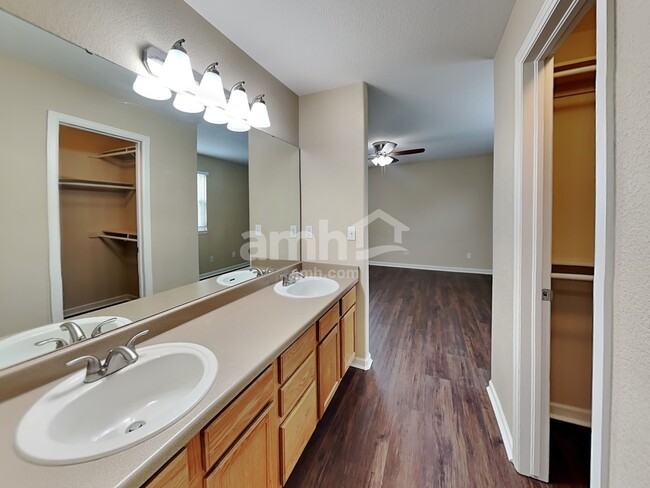 Building Photo - 6565 Monaco Dr